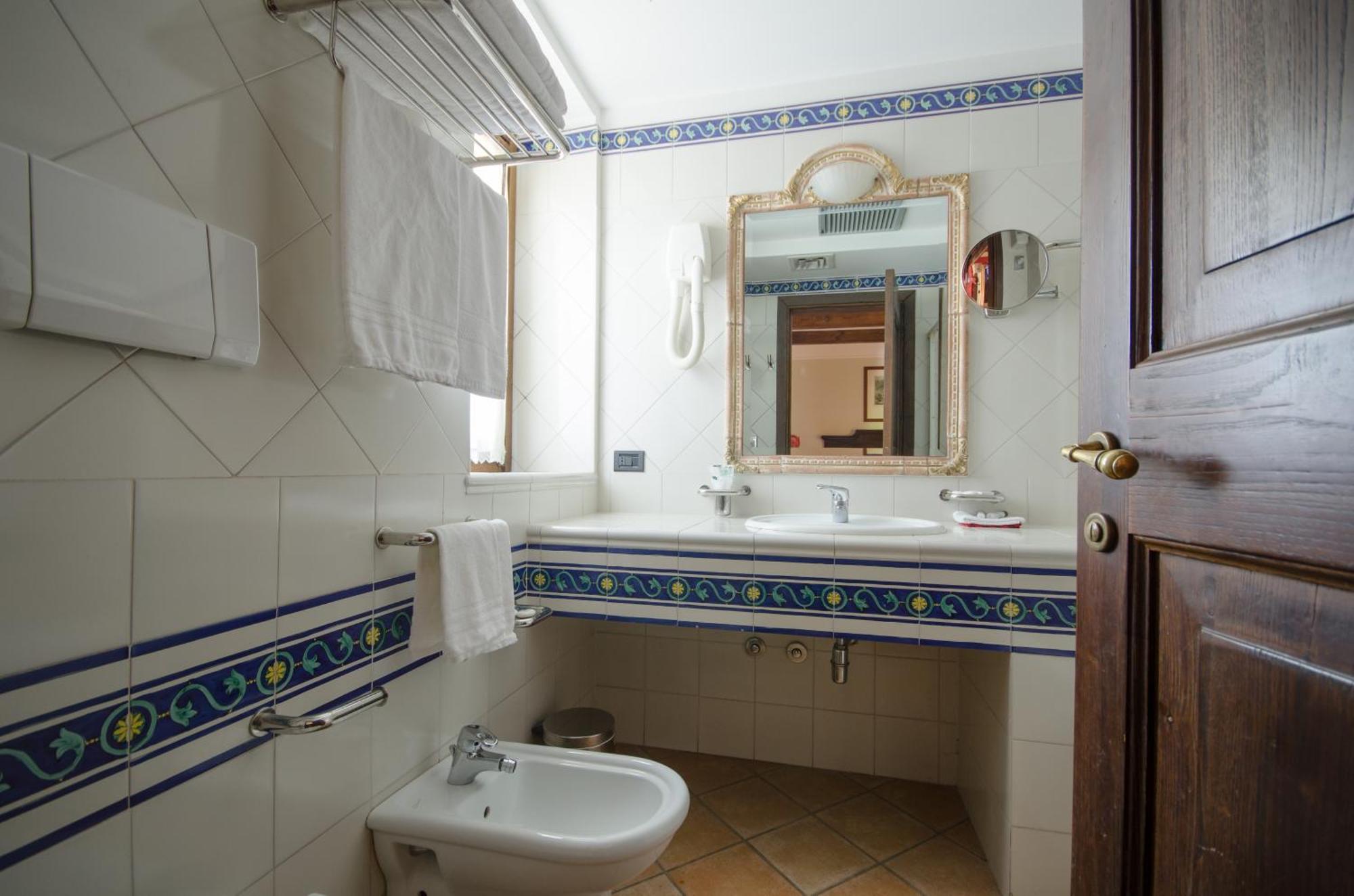 Hotel Ristorante Le Gole Di Ricci Aielli Esterno foto